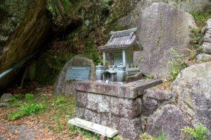 深沢　不動明王 摩崖仏 不動滝　岐阜県 瑞浪市 日吉町